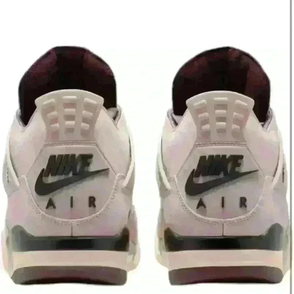 MAKE A SOLID OFFER 1 OF A KIND Jordan Air 4 Retro interior is stunning quilted - Picture 12 of 15